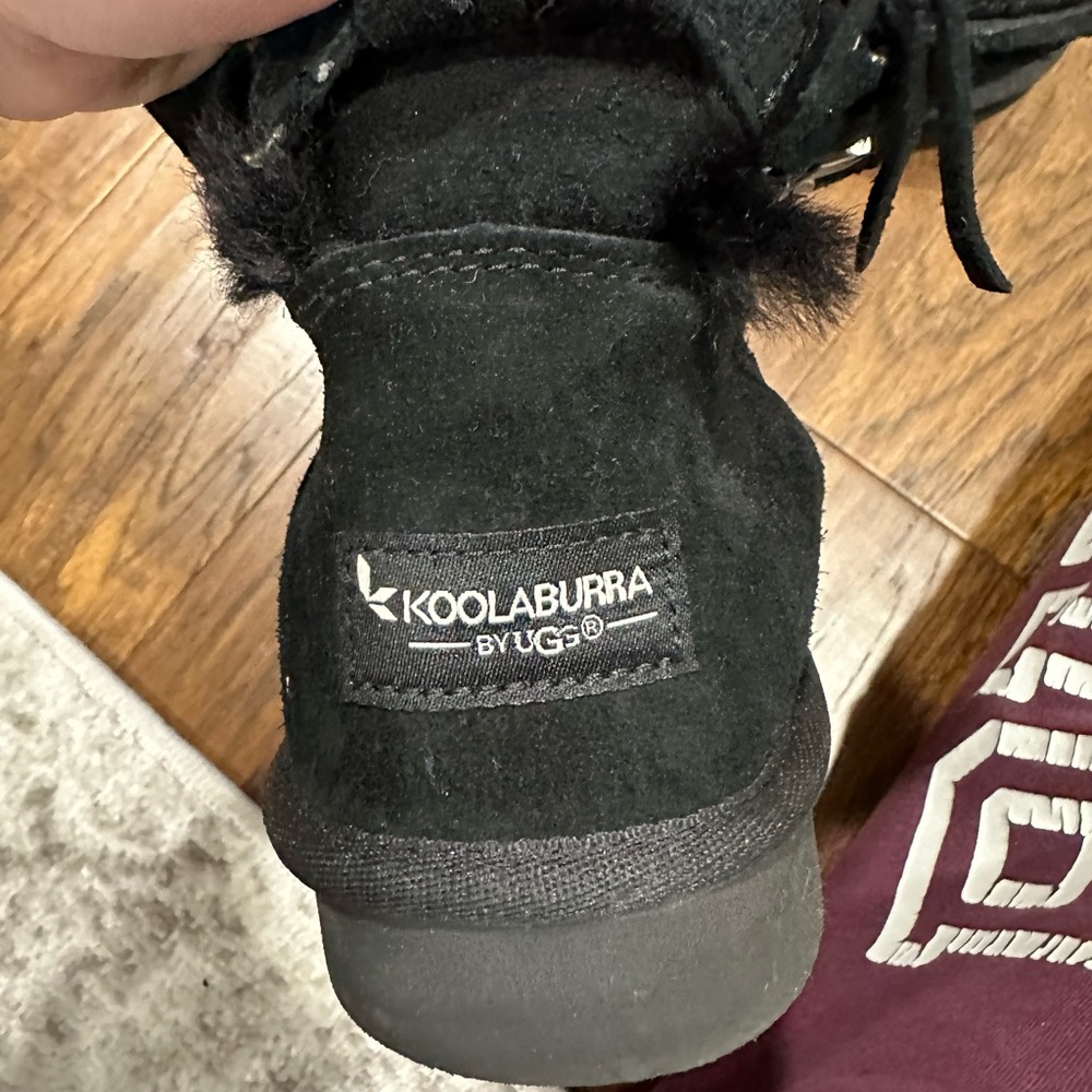 Black winter boots, fur lined